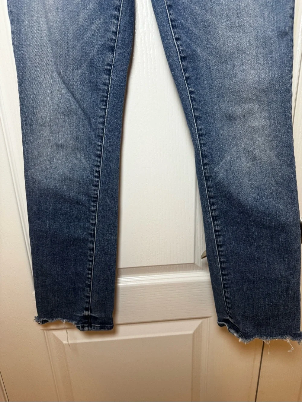 Mother The Rascal Ankle Chew Jeans Size 24 Medium Blue Raw Hem